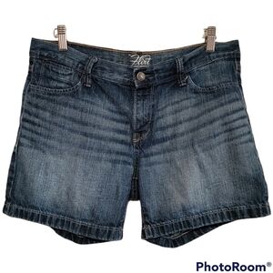 Old Navy Jean shorts women size 10 with pockets